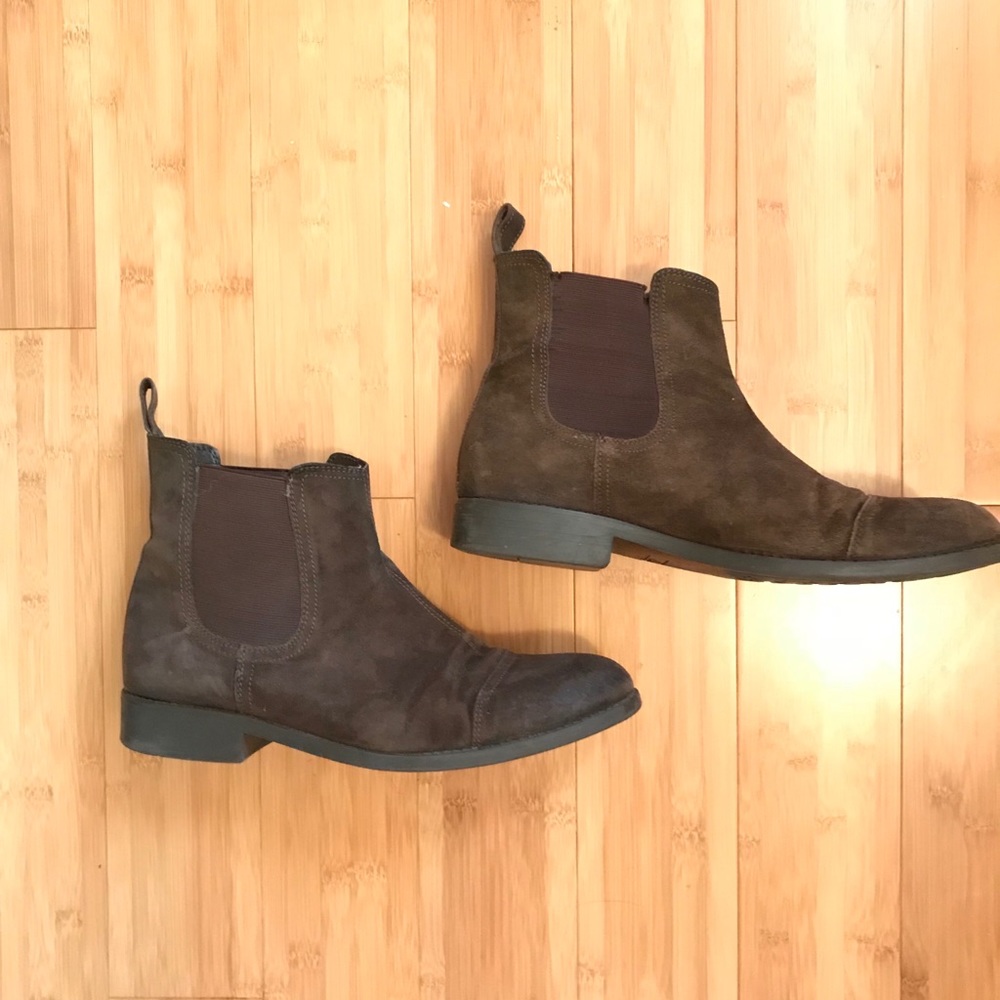 Darn brown, suede, Chelsea boots.